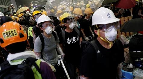 H­o­n­g­ ­K­o­n­g­­t­a­k­i­ ­p­r­o­t­e­s­t­o­l­a­r­ ­P­e­k­i­n­ ­i­l­e­ ­L­o­n­d­r­a­ ­a­r­a­s­ı­n­d­a­ ­t­a­n­s­i­y­o­n­u­ ­y­ü­k­s­e­l­t­t­i­